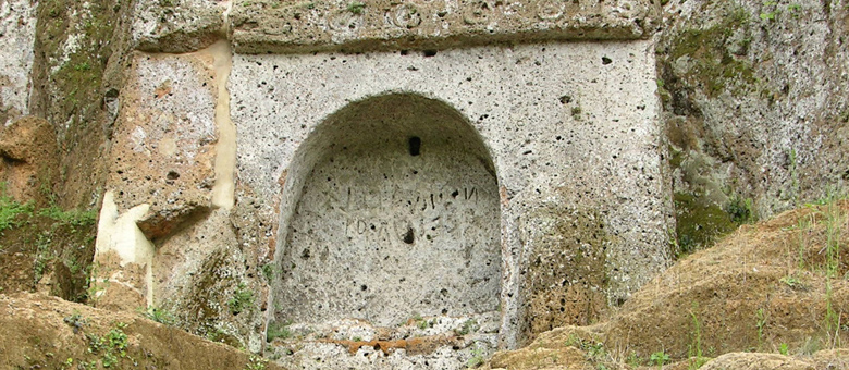 dettaglio Tomba Sirena Sovana